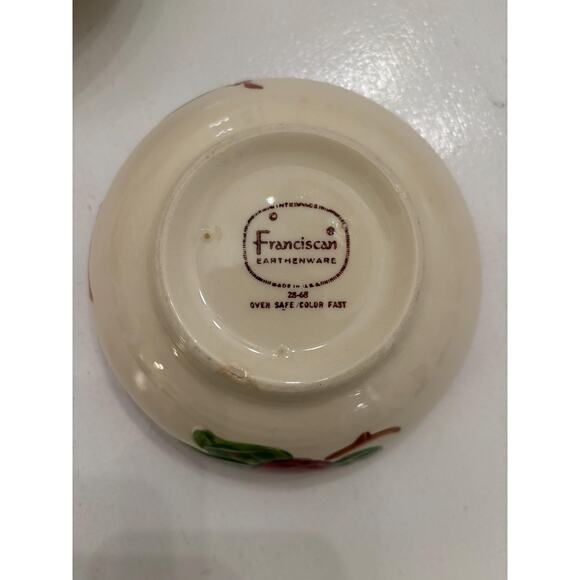 2 Franciscan Apple Pattern 5 1/4” dessert bowls . Excellent condition vintage - Picture 3 of 4